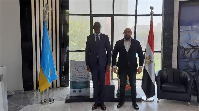 سفير رواندا يزور مصانع المصرية السويسرية ويبحث زيادة التبادل التجاري بين البلدين