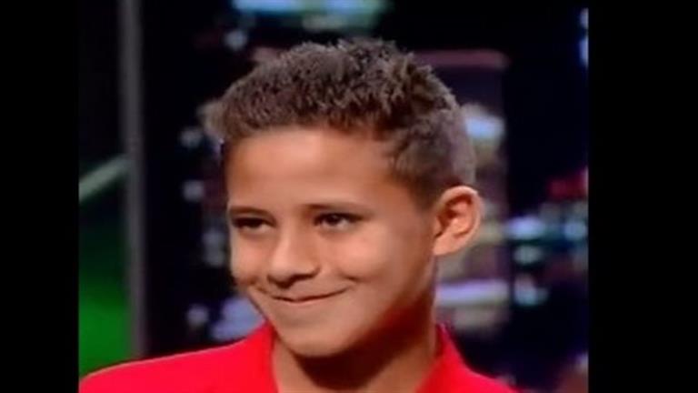 رمضان صبحي يستعرض مهاراته بعمر الـ 10 سنوات أمام محمود الخطيب (فيديو وصور)