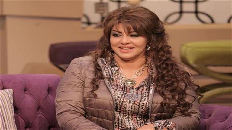 "لو مرجعتنيش الشغل هفضحك".. القصة الكاملة لـ أزمة الفنانة هالة صدقي مع مساعدتها "حسينة"