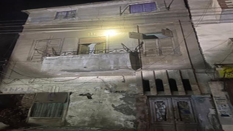 بالصور- انهيار جزئي لمنزل قديم بمدينة طنطا