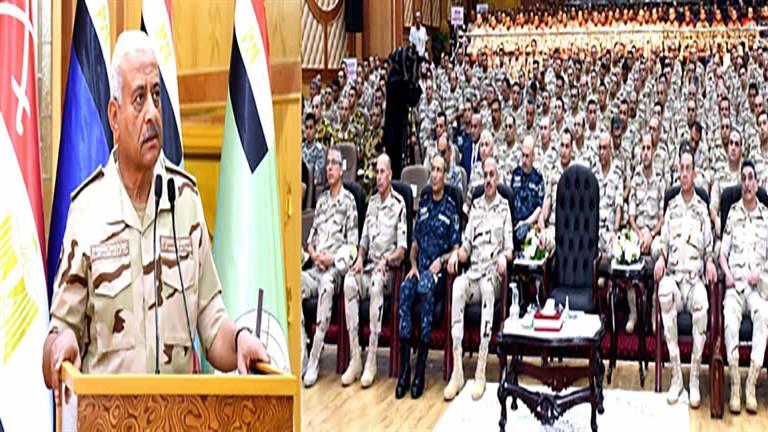 فيديو- وزير الدفاع يلتقي بعدد من رجال القوات المسلحة بالمنطقة الشمالية العسكرية 