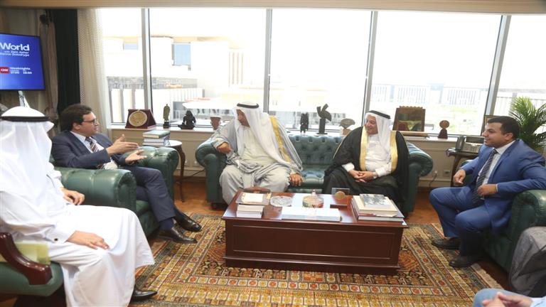 وزير الثقافة يلتقي مشايخ شمال سيناء لبحث تعزيز العمل الثقافي في المحافظة