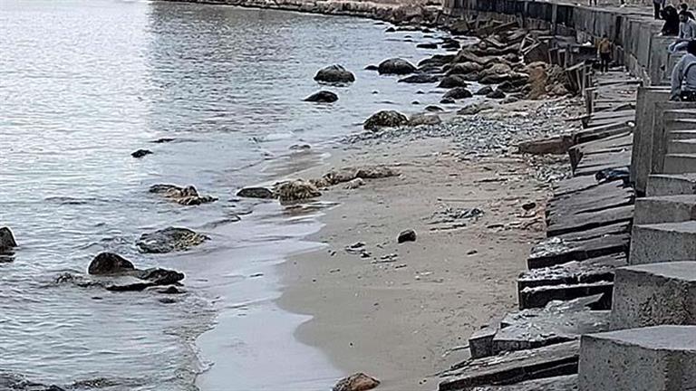 إجراء عاجل لحماية المواطنين.. مصدر يكشف سبب انحسار مياه شواطئ البحر المتوسط