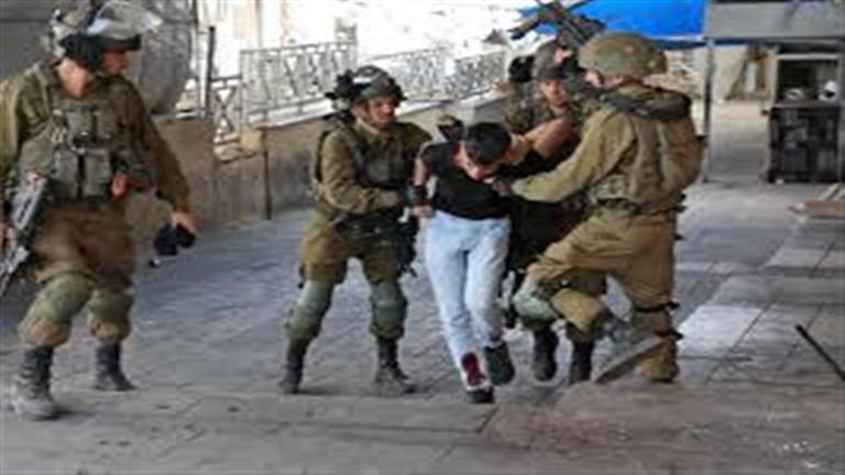 قوات الاحتلال تعتقل 25 فلسطينيا من الضفة الغربية