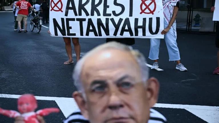 هآرتس: الديمقراطيون يمنحون الشرعية لنتنياهو الضعيف سياسيًا في إسرائيل