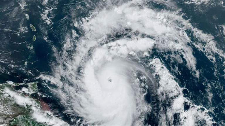 جامايكا تستعد لوصول إعصار "بيريل"