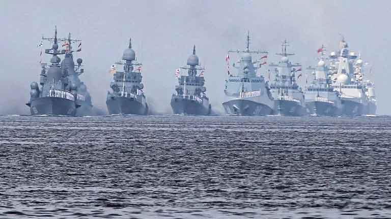 الأسطول الروسي يبدأ مناورة بحرية واسعة