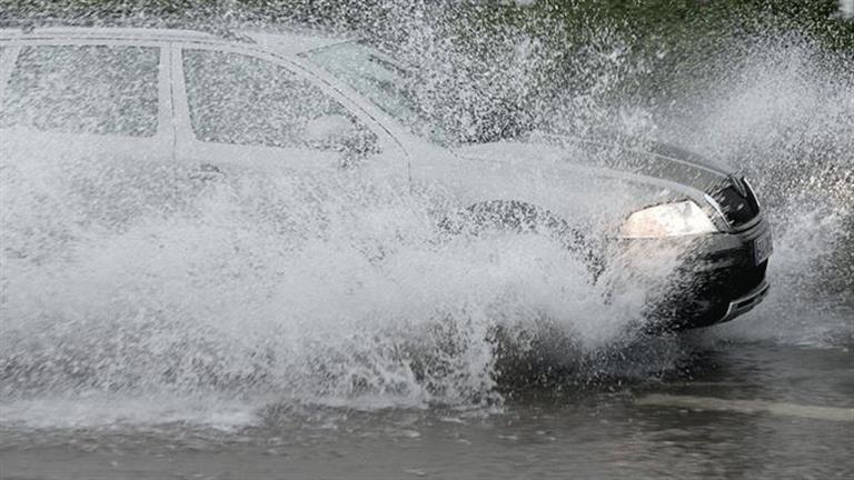 نظام أمان مبتكر لمواجهة انزلاق السيارة على الماء
