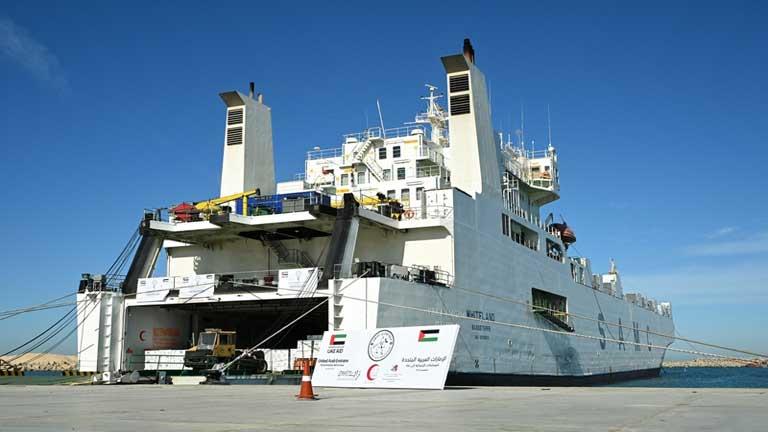 إبحار سفينة مساعدات إنسانية إماراتية لدعم سكان غزة
