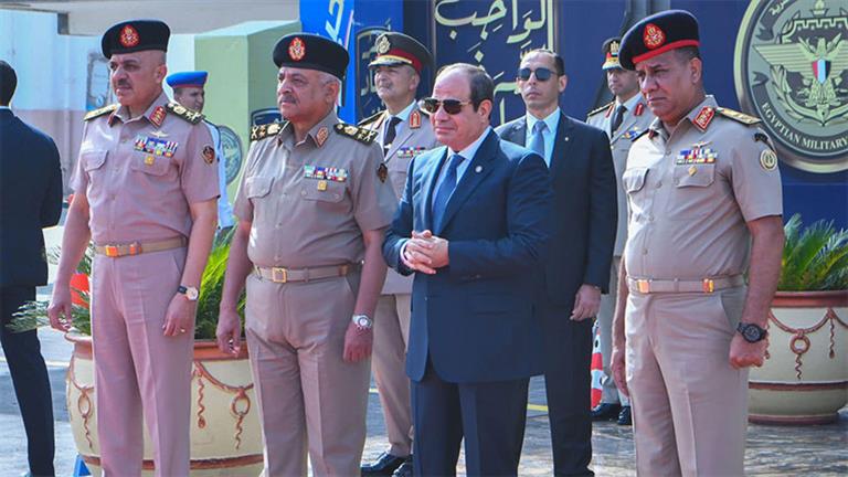 الرئيس السيسي يتفقد الأكاديمية العسكرية.. ويؤكد ضرورة تكثيف الجهود لإعداد أجيال عالية الكفاءة
