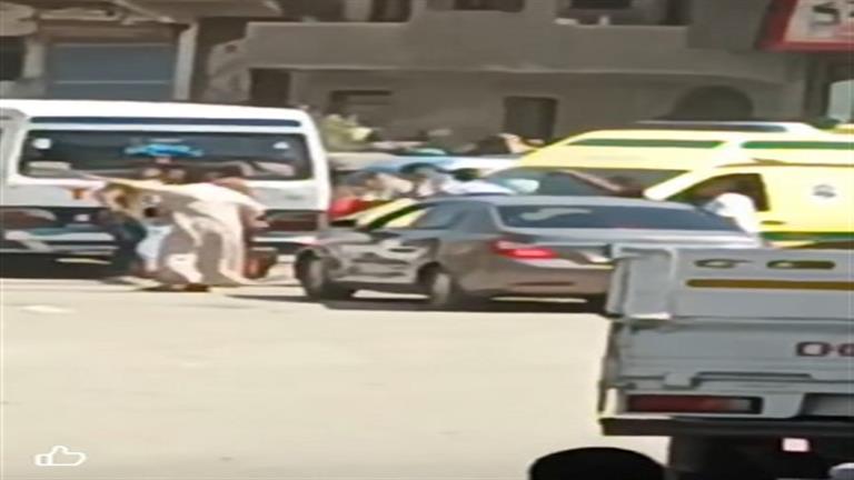 مشهد مروع يخلع القلوب. سائق يدهس 5 أشخاص في أوسيم