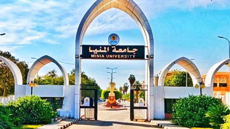 قرارات بتمديد القيام بأعمال عمداء 11 كلية بجامعة المنيا