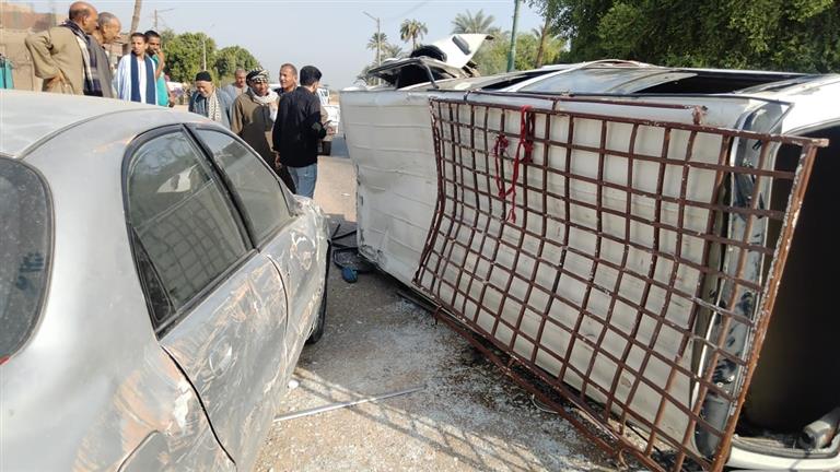 بالأسماء.. 11 مصابًا في تصادم ميكروباصين ونصف نقل على زراعي البحيرة 