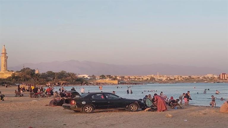 الدخول مجانًا..  شاطئ الكيلاني ملجأ العائلات فى طور سيناء - صور