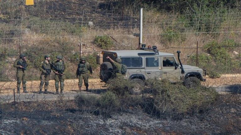 إعلام عبري: حالة استنفار قصوى على الحدود مع لبنان والدفع بتعزيزات عسكرية