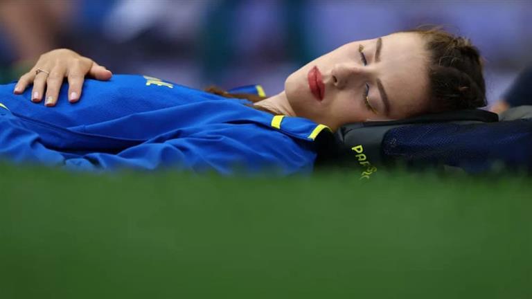 17 صورة لـ"الجميلة النائمة" التي أثارت الجدل الأولمبياد بتصرف غريب