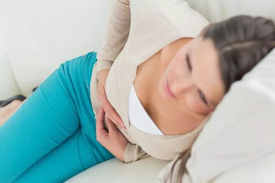 سبب ألم أسفل البطن عند الاستلقاء