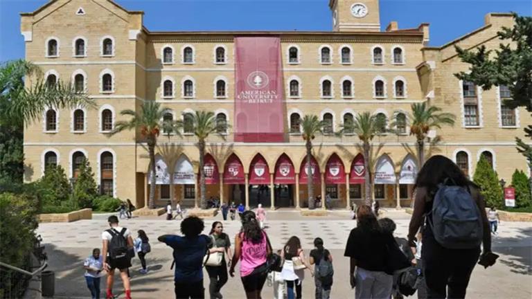 بعد أنباء سحب البيجر من موظفيها قبل أيام.. أول تعليق من الجامعة الأمريكية في بيروت