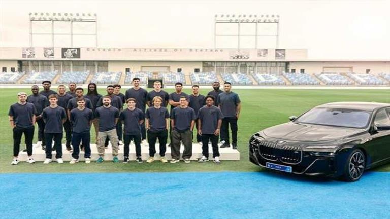 بالصور..  نجوم ريال مدريد يتسلمون سيارات "BMW" الجديدة