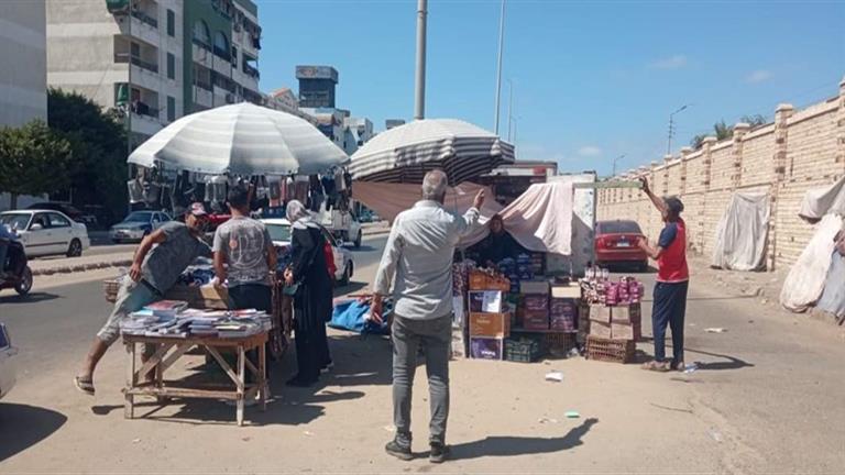 بالصور.. إزالة الإشغالات من محيط مقابر بورسعيد 