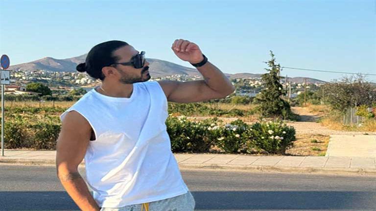 بالصور.. أحمد بتشان ينتهي من تصوير عدد من الكليبات في اليونان 