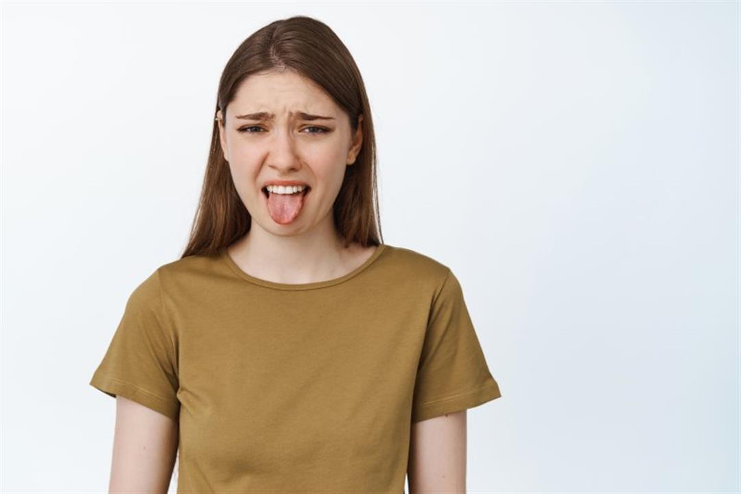 طبيبة تحذر: مرارة الفم عرض لهذه الأمراض