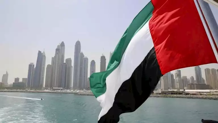 الإمارات توضح تفاصيل تصادم سفينتين في بحر عمان وتأثيره المحدود