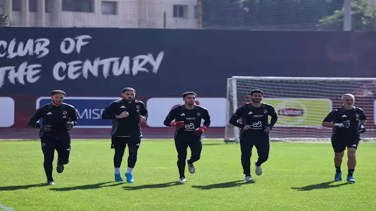 لاعب الأهلي يحتفل بخطبته (صور)