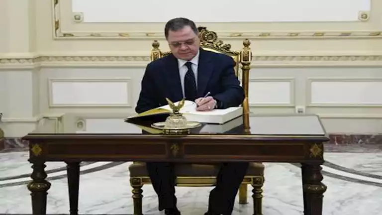 بالأسماء.. وزير الداخلية يمنح 21 مواطنًا جنسيات أجنبية مع الاحتفاظ بالمصرية