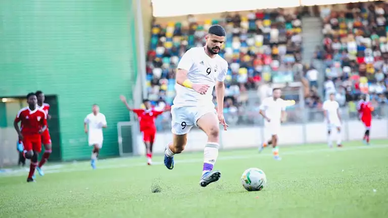 نجم الهلال الليبي يكشف لمصراوي حقيقة انتقاله إلى أندية الدوري المصري