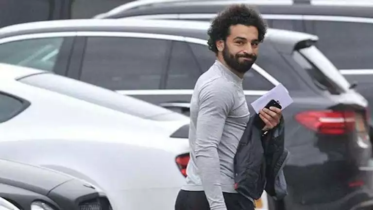 18 صورة تستعرض ثروة محمد صلاح