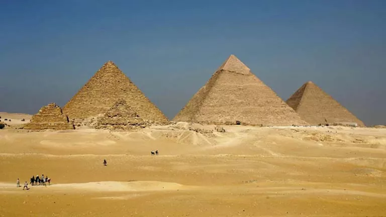 رحلة سائح فوق الجمل بالأهرامات تنتهي في المستشفى