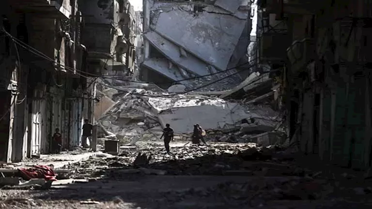 تؤكد حق الشعب في تقرير مصيره.. السلطة الفلسطينية ترحب بإقرار الخطة الأ