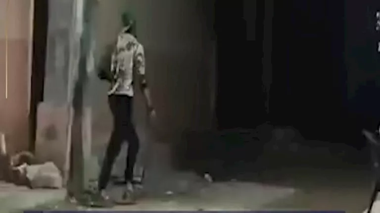 مسجل خطر يرهب أهالي منطقة المنتزه بسلاح أبيض.. والداخلية تتدخل (صور)