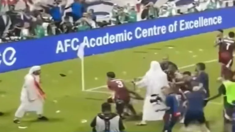 مشادات جماهيرية في مباراة قطر والإمارات بتصفيات كأس العالم 2026