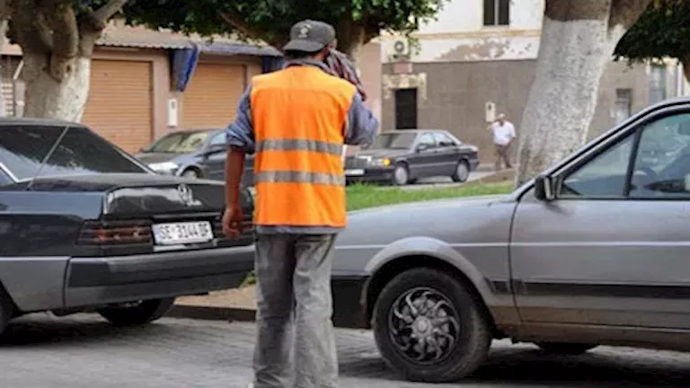 سايس يضع أحجارًا لاحتكار الركن بجوار ماسبيرو.. والداخلية تتدخل