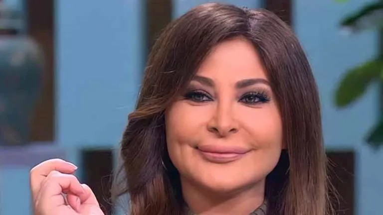 كريم فهمي يشارك إليسا غناء عيد ميلادها في بيروت وسط أجواء نجمية