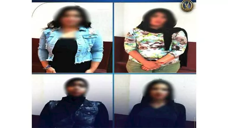 ضبط 4 سيدات يروّجن لأعمال منافية للآداب عبر تطبيق هاتفي بالإسكندرية
