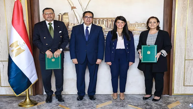 بروتوكول بين المعهد القومي وجامعة القاهرة لتعزيز التطوير الإداري