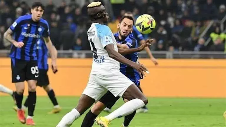 مباراة حماسية بين إنتر ميلان ونابولي في الدوري الإيطالي اليوم