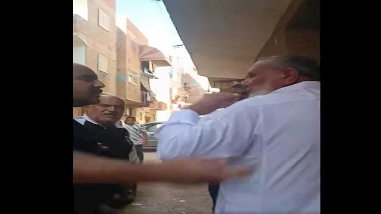 "ضربه بالقلم"| شاب يتعدى على مسن بالسويس.. والأمن يتخذ إجراء عاجل