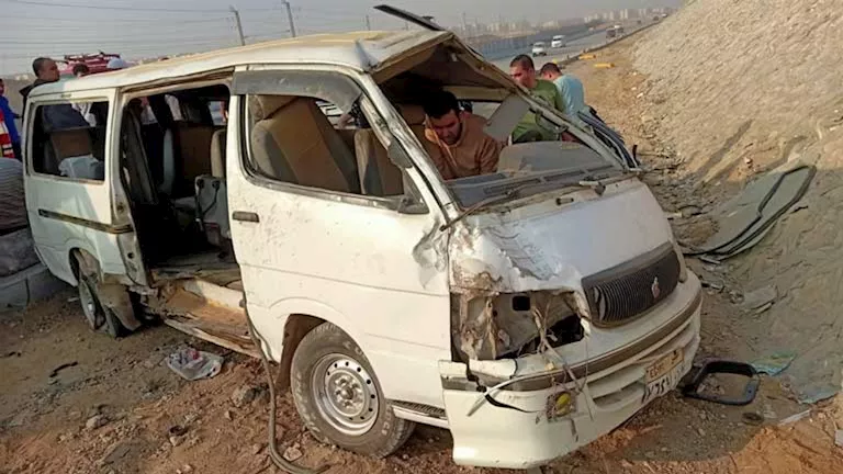 الميكروباص انقلب بيهم.. تفاصيل إصابة 3 أشخاص على الطريق الإقليمي