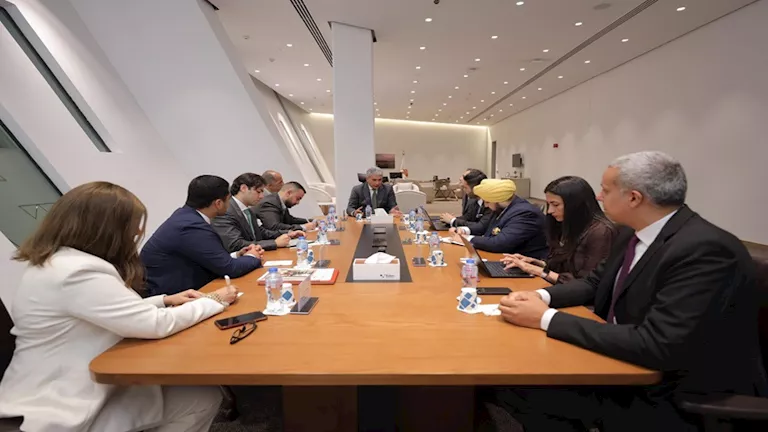 وزير السياحة يبحث التعاون مع مدرسة لوزان للفندقة في التطوير والتدريب