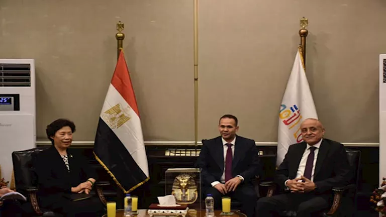 محافظ الأقصر يستقبل وفد المؤتمر الاستشاري للشعب الصيني بمقاطعة سيتشوان