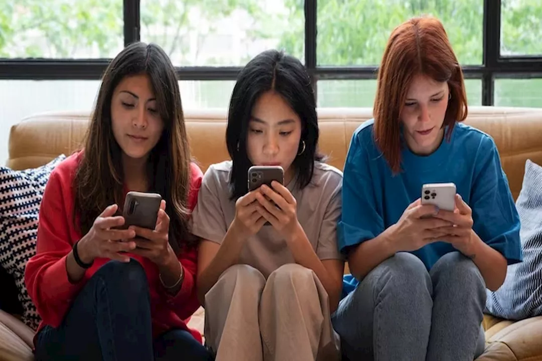 استخدام الموبايل وشخوخة البشرة