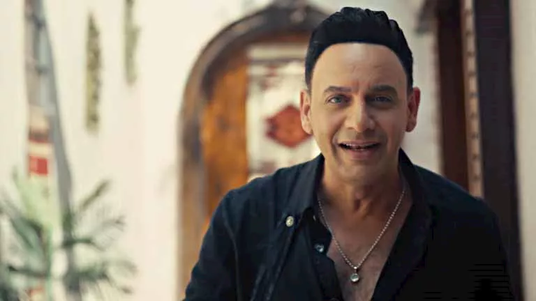 مصطفى قمر يطلق ثاني أغاني ألبومه "قمر 25" بعنوان "أصل الأيام"