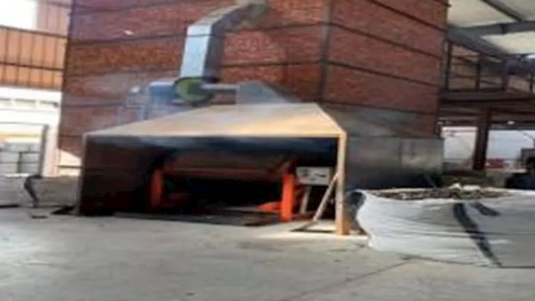 شرطة البيئة تصادر 325 طن نفايات إلكترونية خطرة وفحم صناعى