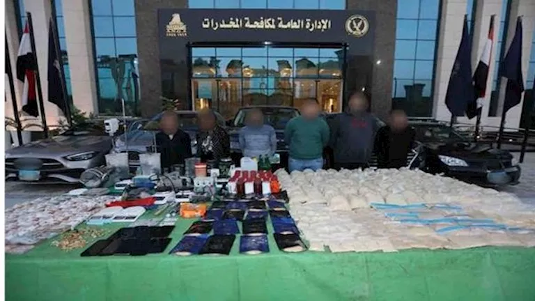 "غرفة نوم وتسجيلات سرية".. مفاجآت في محاكمة سارة خليفة وعصابة الـ27