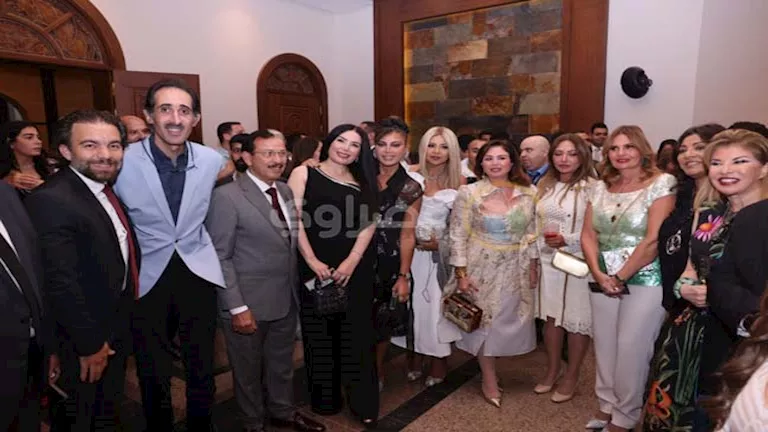 نجوم الفن والإعلام يشاركون في حفل زفاف نجل هاني رمزي