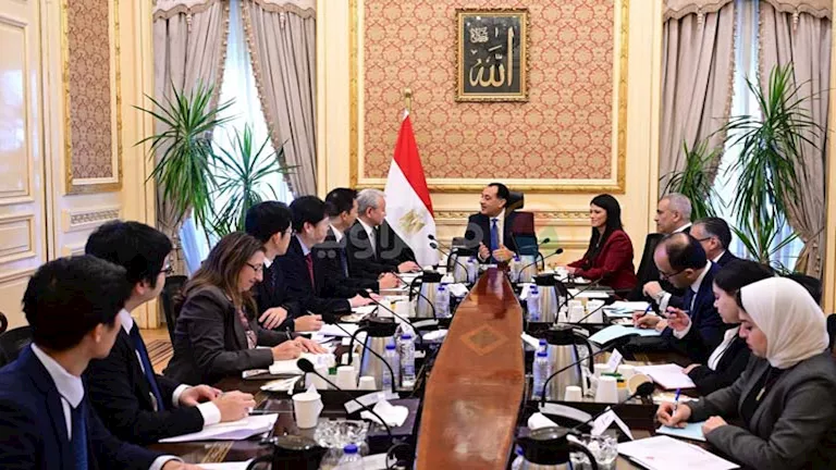 رئيس الوزراء يستعرض الموقف التنفيذي والمالي للمبادرة الرئاسية “حيارئيس